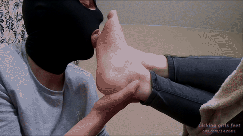 图片[14]-【Licking Girls Feet】NATALY Licking her beautiful feet-触乐TKee