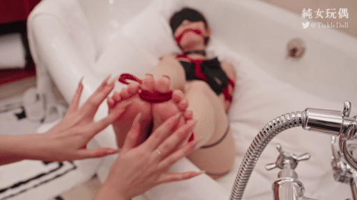 图片[6]-Asian FF Tickling – Mari Tickles Her Bestie in a Private Shower (已发布）-触乐TKee